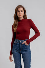 Load image into Gallery viewer, Burgundy Seamless Mock Neck Sweater Knit Pullover
